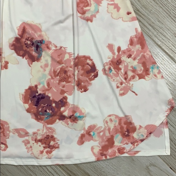 Ivory Pink Floral Sleeveless Blouse Tank - Picture 5 of 8